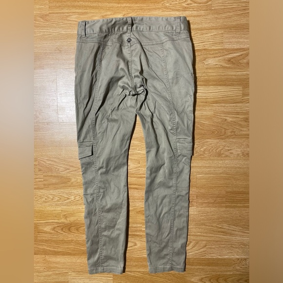 PRANA- organic cotton cargo hikers - Picture 3 of 5